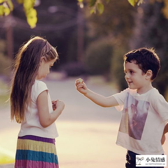 小学生早恋聊天记录曝光，全程高能：孩子早恋咋办？看李玫瑾咋说